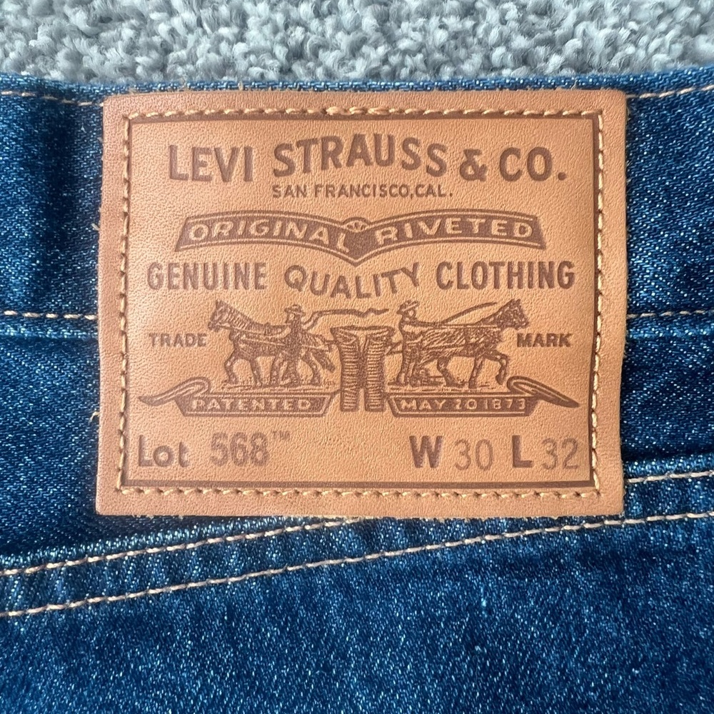 Levis 568 Loose Straight Jeans! View 3